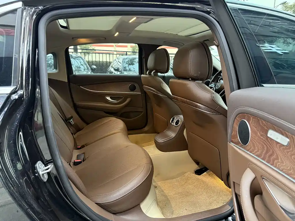 Mercedes-Benz Mercedes-Benz E-Class 2022 Model Year Facelift E 350 e L Plug-in Hybrid Sedan 2022 - thumbnail 4