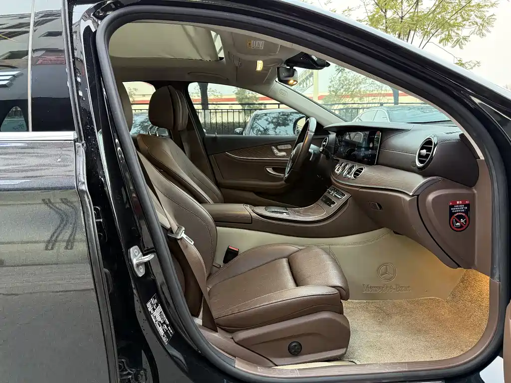 Mercedes-Benz Mercedes-Benz E-Class 2022 Model Year Facelift E 350 e L Plug-in Hybrid Sedan 2022 - thumbnail 9