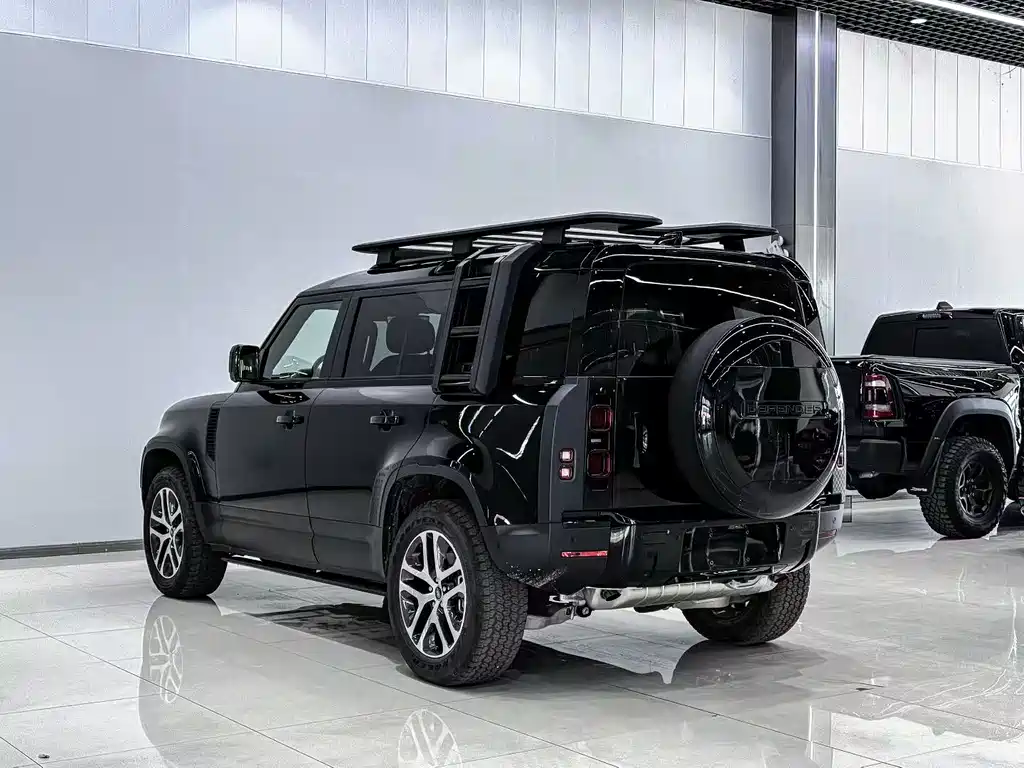 Land Rover Land Rover Defender 2025 110 3.0T P400 Dark Edition 2026 - thumbnail 2