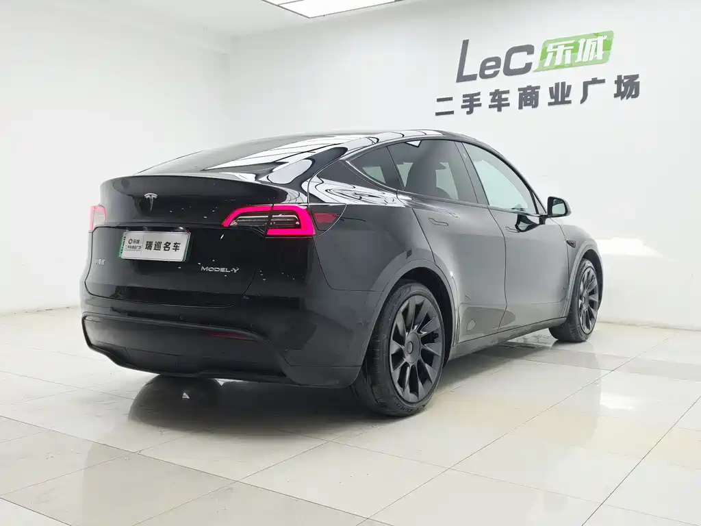 Tesla Model Y 2022 Rear-Wheel Drive 2023 - thumbnail 4