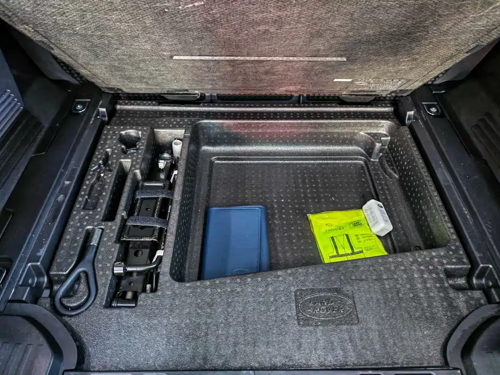 Land Rover Land Rover Defender 2020 110 P400 HSE 2020 - thumbnail 29