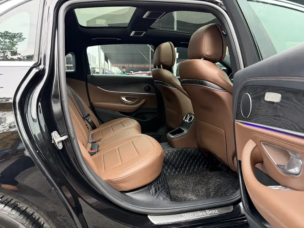 Mercedes-Benz Mercedes-Benz E-Class 2022 Model Year Facelift Two E 260 L Sport 2022 - thumbnail 6
