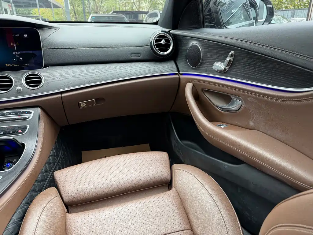 Mercedes-Benz Mercedes-Benz E-Class 2022 Model Year Facelift Two E 260 L Sport 2022 - thumbnail 9