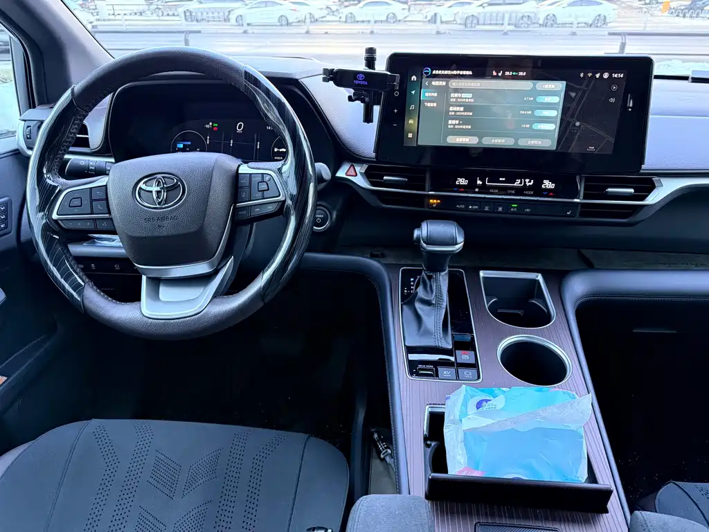 Toyota Toyota Granvia 2024 2.5L Hybrid Premium Plus AWD 2025 - thumbnail 14
