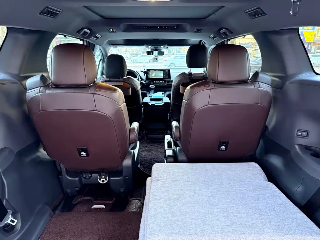 Toyota Toyota Granvia 2024 2.5L Hybrid Premium Plus AWD 2025 - thumbnail 18