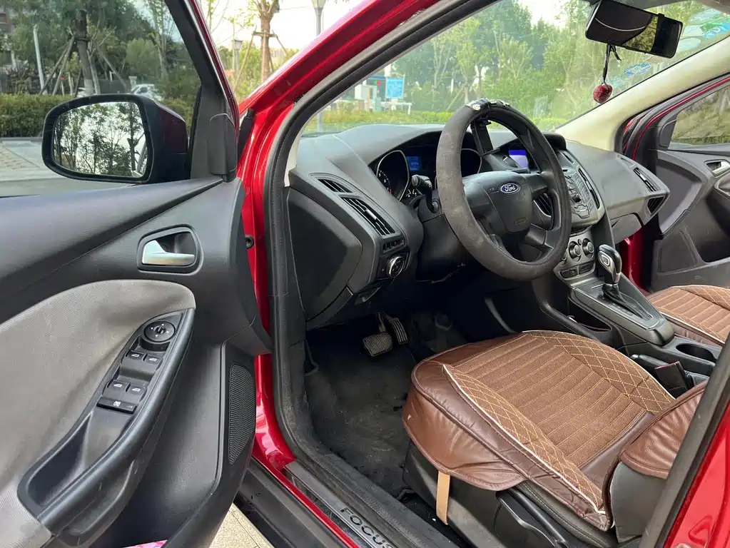 Ford Ford Focus 2012 Hatchback 1.6L Automatic Comfort Model 2012 - thumbnail 4