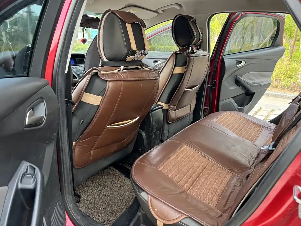 Ford Ford Focus 2012 Hatchback 1.6L Automatic Comfort Model 2012 - thumbnail 6