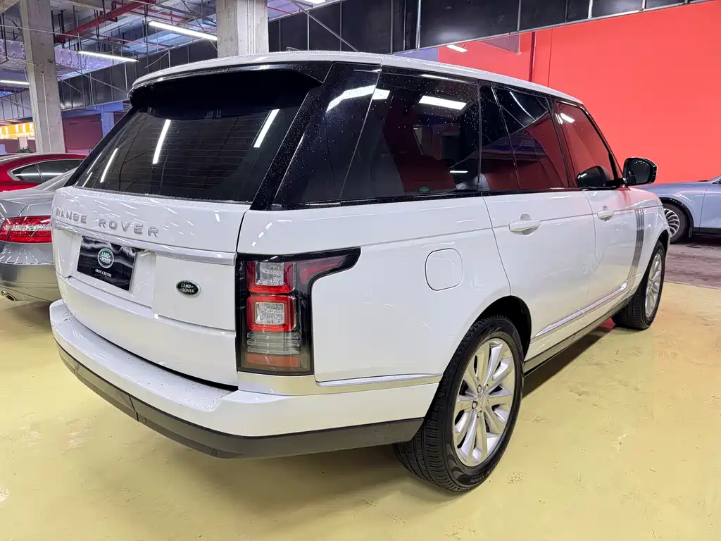 Land Rover Range Rover 2015 3.0 TDV6 Vogue 2018 - thumbnail 4