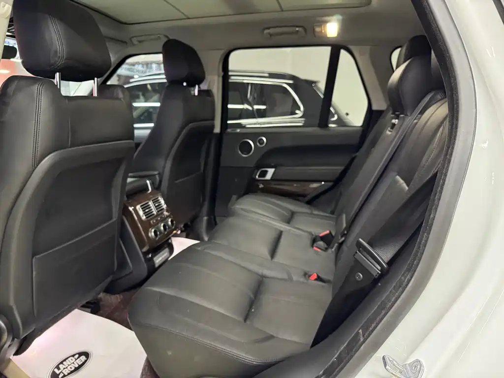 Land Rover Range Rover 2015 3.0 TDV6 Vogue 2018 - thumbnail 8