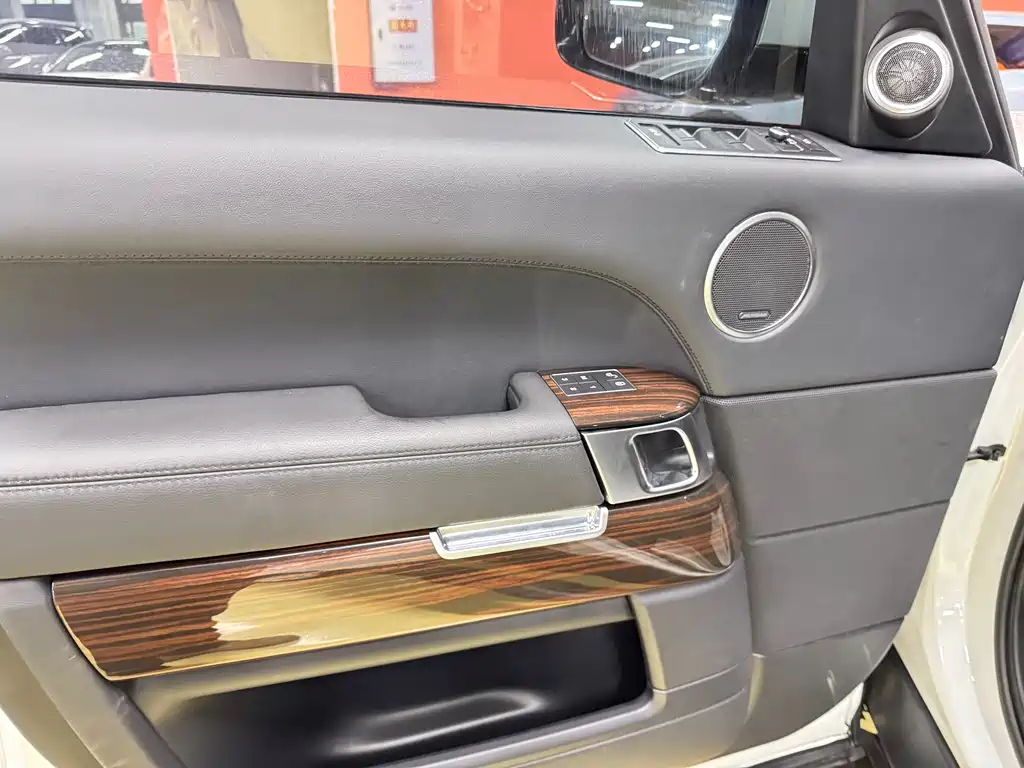 Land Rover Range Rover 2015 3.0 TDV6 Vogue 2018 - thumbnail 10