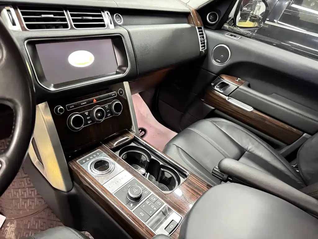 Land Rover Range Rover 2015 3.0 TDV6 Vogue 2018 - thumbnail 11