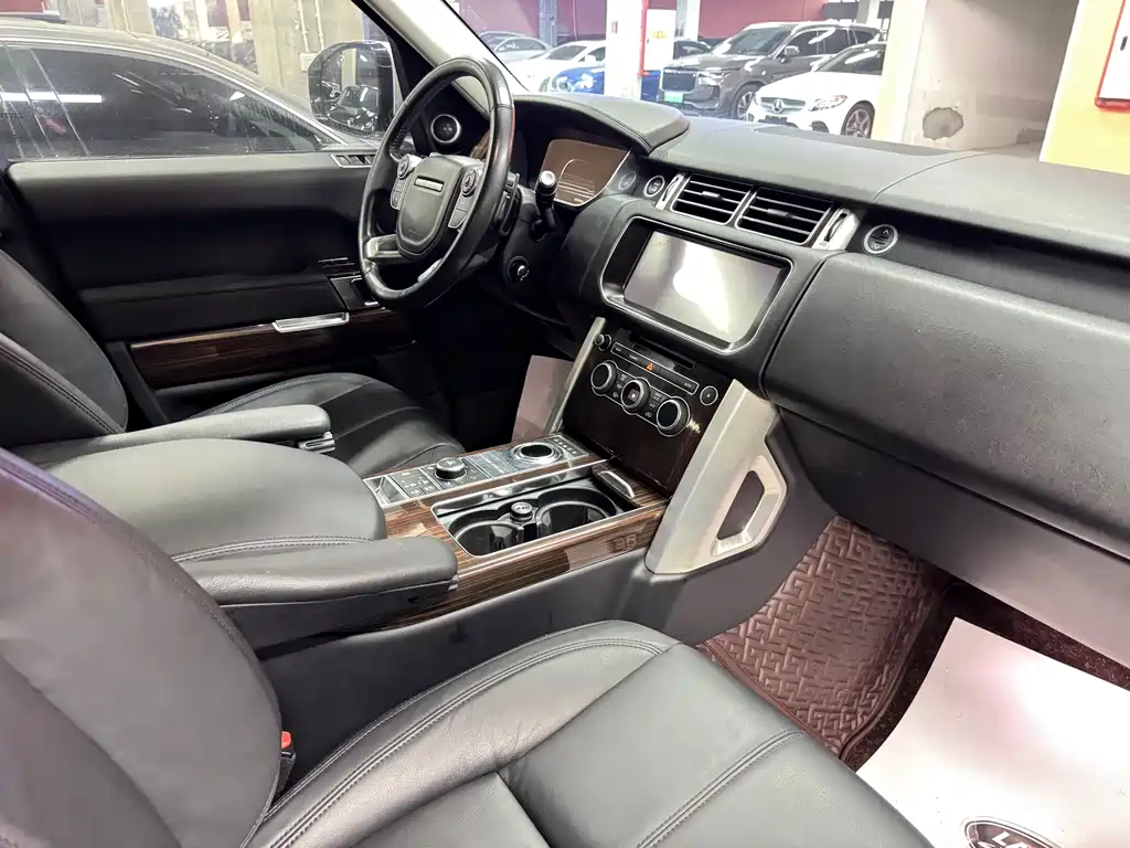 Land Rover Range Rover 2015 3.0 TDV6 Vogue 2018 - thumbnail 13