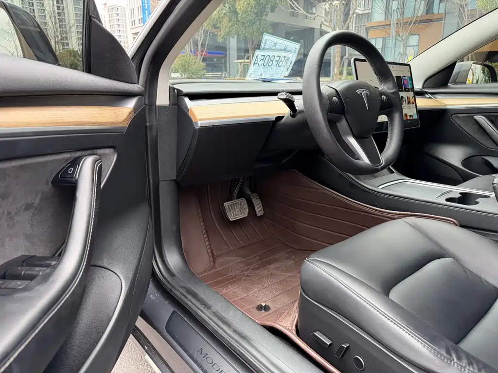 Tesla Model 3 2021 Standard Range Rear-Wheel Drive Plus 3D1 2021 - thumbnail 4