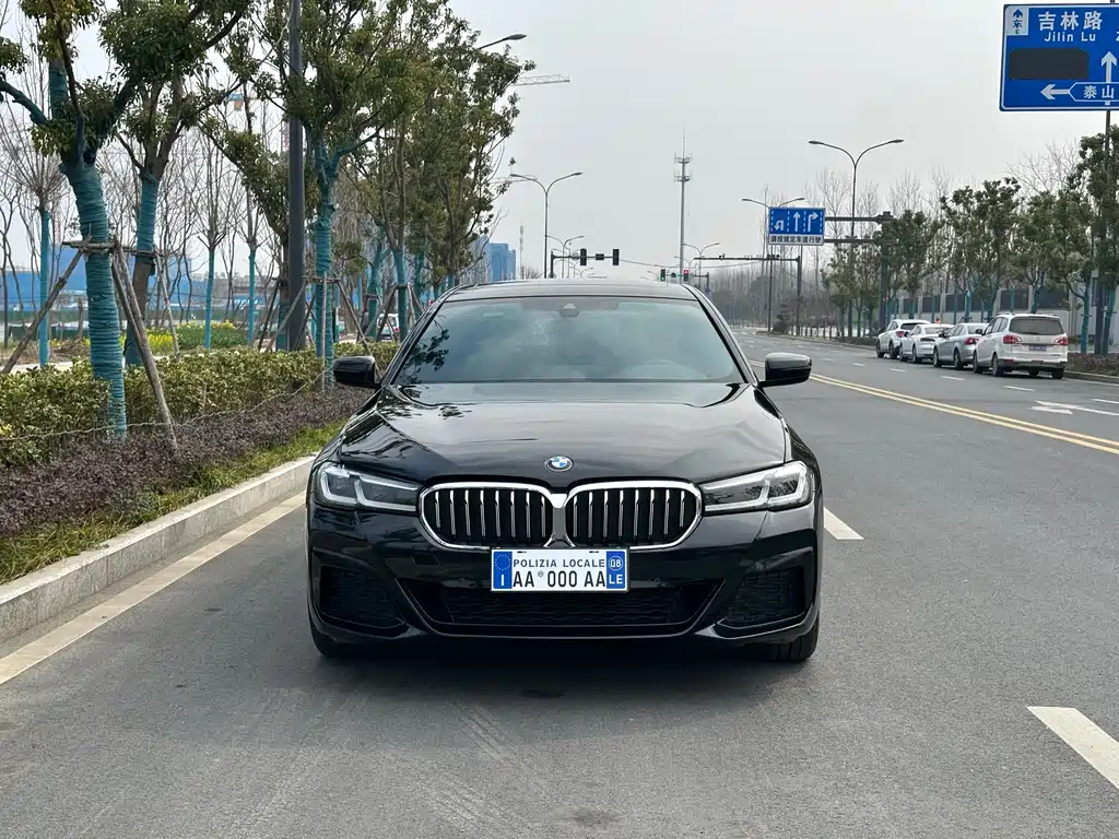 BMW BMW 5 Series 2022 525Li M Sport Package 2022 - thumbnail 2