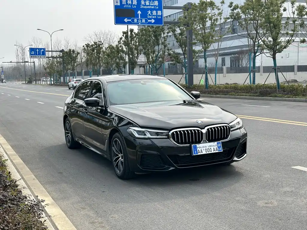 BMW BMW 5 Series 2022 525Li M Sport Package 2022 - thumbnail 3