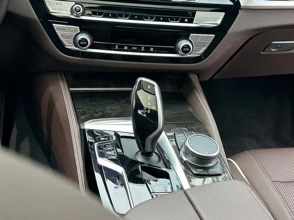 BMW BMW 5 Series 2022 525Li M Sport Package 2022 - thumbnail 8
