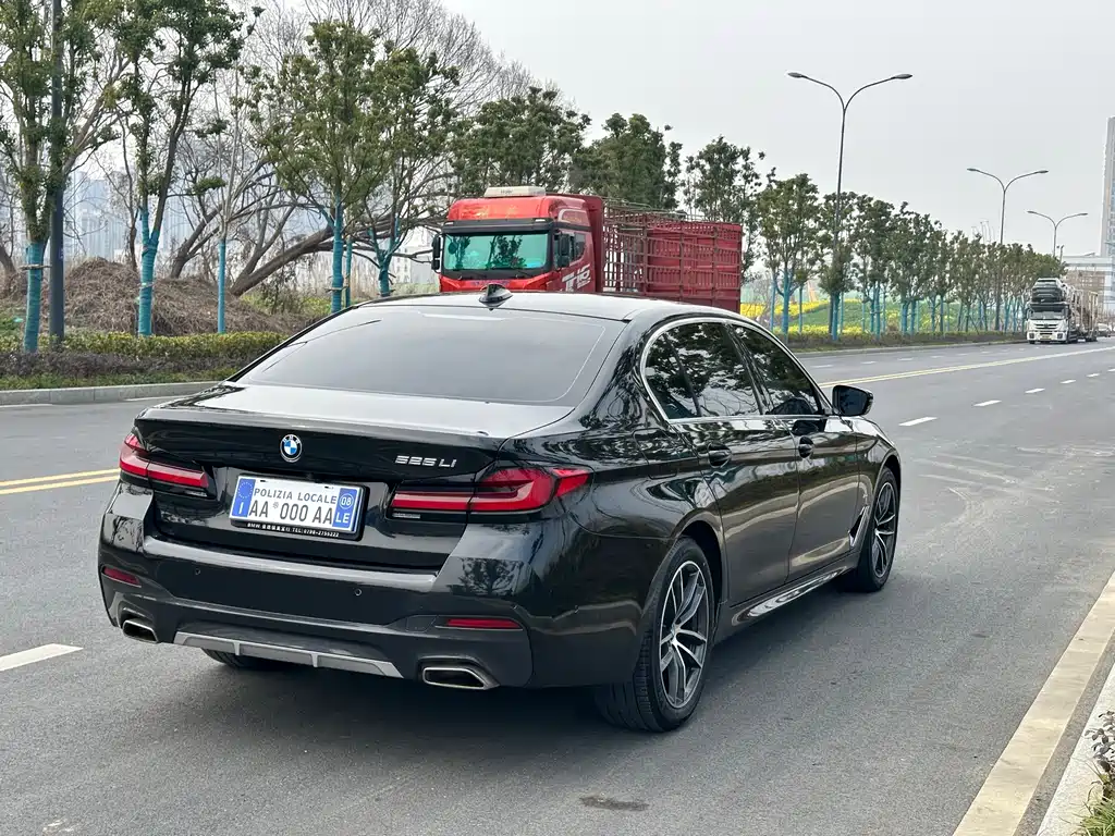 BMW BMW 5 Series 2022 525Li M Sport Package 2022 - thumbnail 11