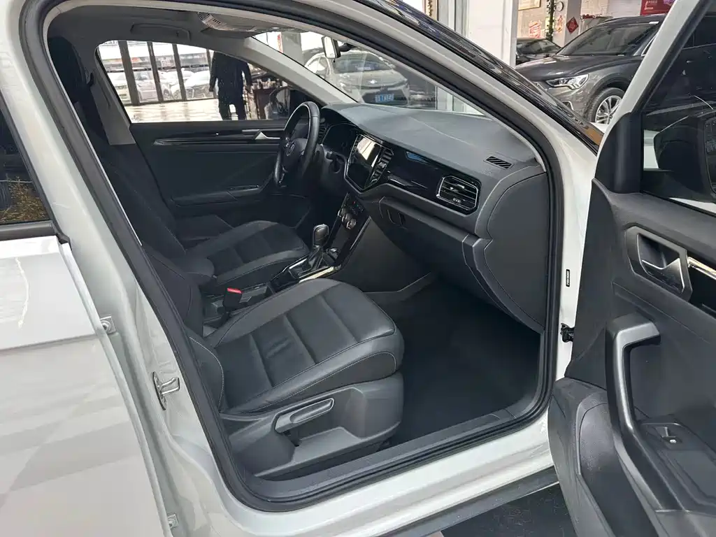 Volkswagen T-Roc 2021 Facelift 280TSI DSG FWD R-Line Pro Smart Connect Edition 2021 - thumbnail 20