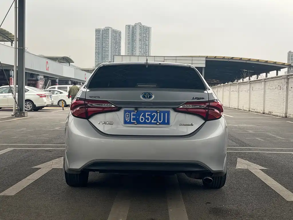 Toyota Toyota Leving 2017 Model Facelift Hybrid 1.8H GS E-CVT Elite Sunroof Edition China V 2018 - thumbnail 8