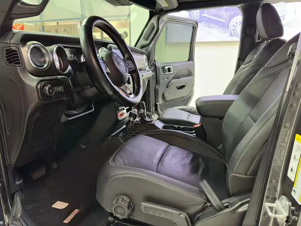 Jeep Jeep Wrangler 2019 2.0T Rubicon 4-Door Version国VI  Wait, I need to correct this. The "国VI" refers to China's emission standard (National VI), which isn't typically part of the international model name. The internationally accepted name would be:  Jeep Wrangler 2019 2.0T Rubicon 4-Door 2019 - thumbnail 7