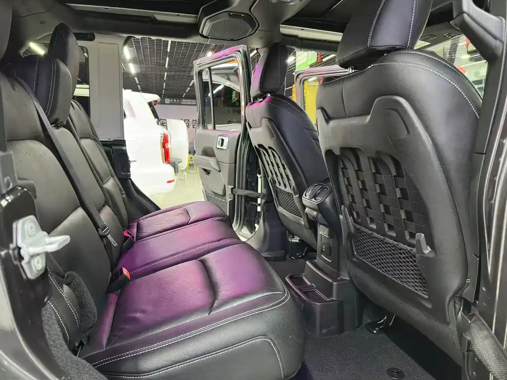 Jeep Jeep Wrangler 2019 2.0T Rubicon 4-Door Version国VI  Wait, I need to correct this. The "国VI" refers to China's emission standard (National VI), which isn't typically part of the international model name. The internationally accepted name would be:  Jeep Wrangler 2019 2.0T Rubicon 4-Door 2019 - thumbnail 9