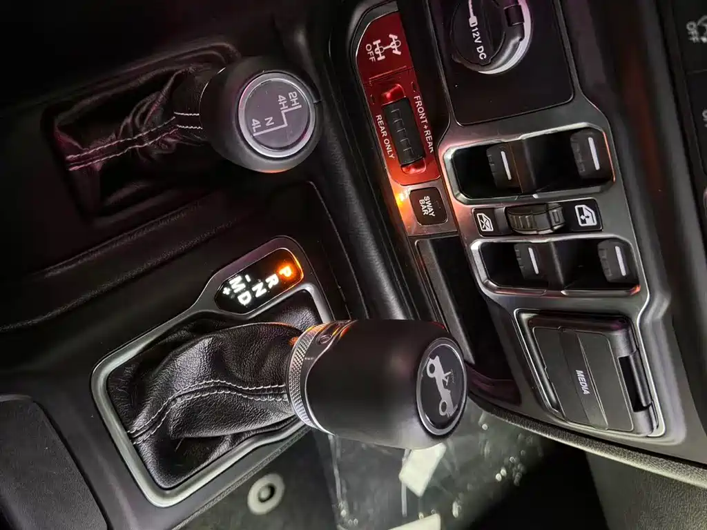 Jeep Jeep Wrangler 2019 2.0T Rubicon 4-Door Version国VI  Wait, I need to correct this. The "国VI" refers to China's emission standard (National VI), which isn't typically part of the international model name. The internationally accepted name would be:  Jeep Wrangler 2019 2.0T Rubicon 4-Door 2019 - thumbnail 13