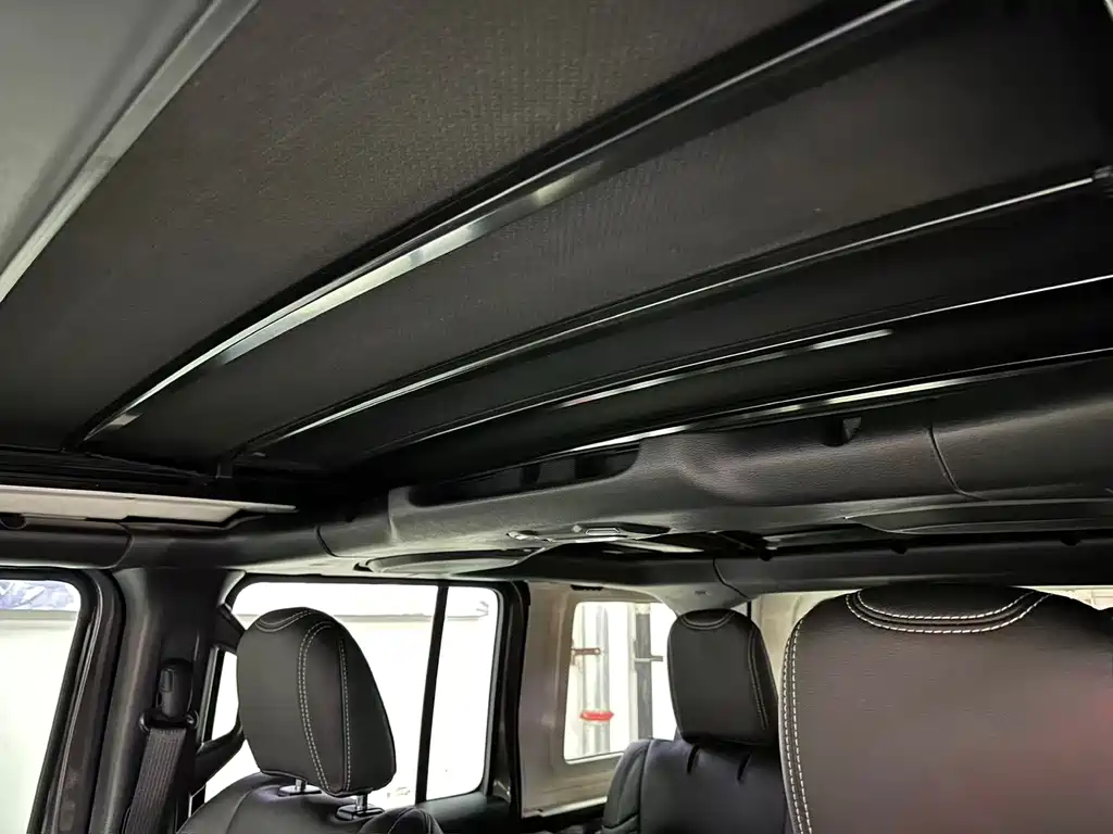 Jeep Jeep Wrangler 2019 2.0T Rubicon 4-Door Version国VI  Wait, I need to correct this. The "国VI" refers to China's emission standard (National VI), which isn't typically part of the international model name. The internationally accepted name would be:  Jeep Wrangler 2019 2.0T Rubicon 4-Door 2019 - thumbnail 17