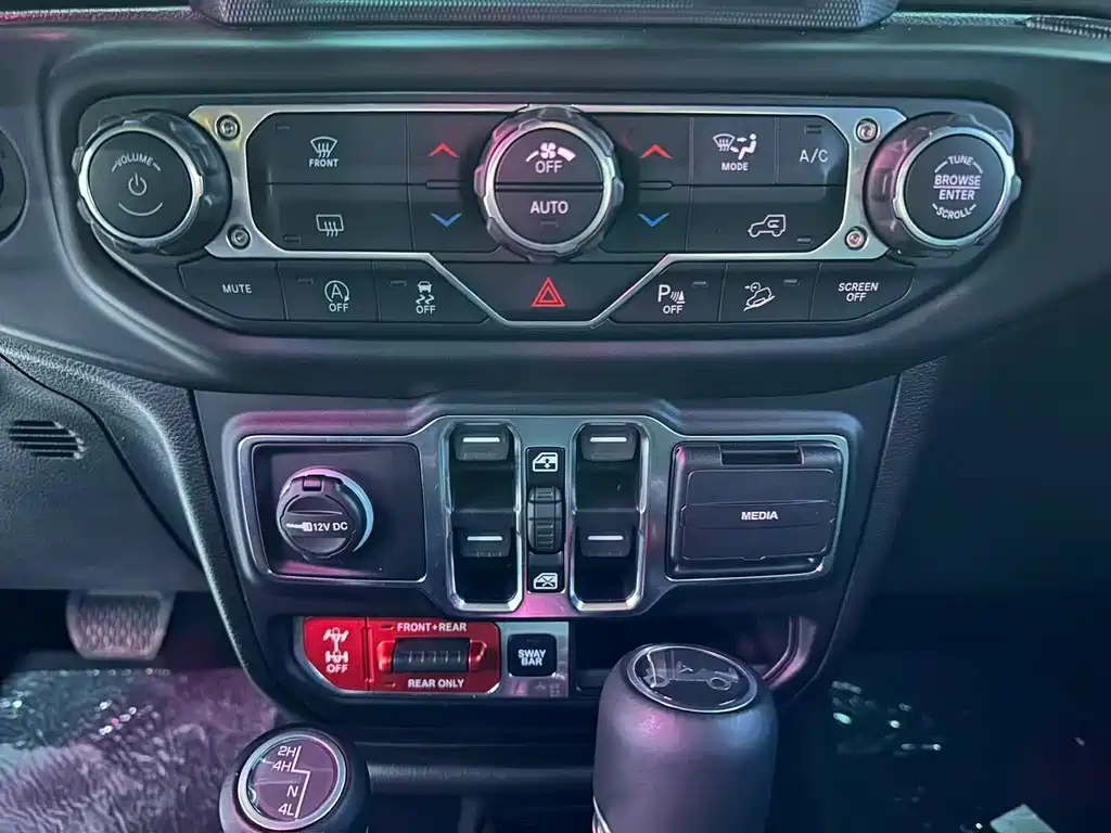 Jeep Jeep Wrangler 2019 2.0T Rubicon 4-Door Version国VI  Wait, I need to correct this. The "国VI" refers to China's emission standard (National VI), which isn't typically part of the international model name. The internationally accepted name would be:  Jeep Wrangler 2019 2.0T Rubicon 4-Door 2019 - thumbnail 18