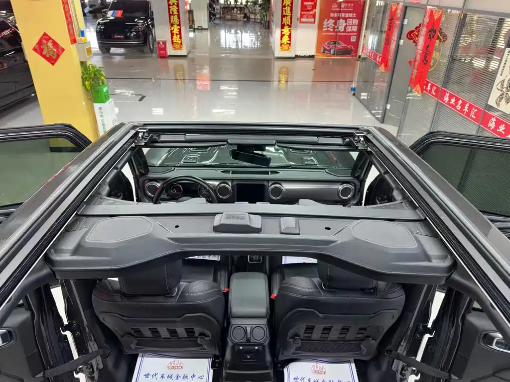 Jeep Jeep Wrangler 2019 2.0T Rubicon 4-Door Version国VI  Wait, I need to correct this. The "国VI" refers to China's emission standard (National VI), which isn't typically part of the international model name. The internationally accepted name would be:  Jeep Wrangler 2019 2.0T Rubicon 4-Door 2019 - thumbnail 19