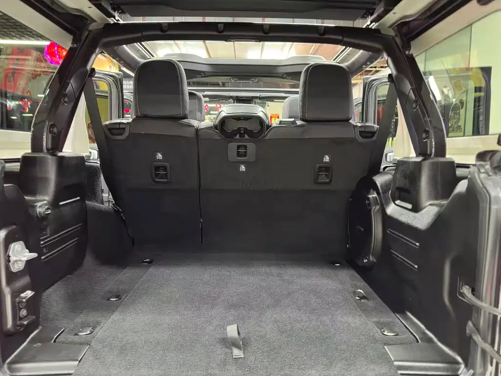 Jeep Jeep Wrangler 2019 2.0T Rubicon 4-Door Version国VI  Wait, I need to correct this. The "国VI" refers to China's emission standard (National VI), which isn't typically part of the international model name. The internationally accepted name would be:  Jeep Wrangler 2019 2.0T Rubicon 4-Door 2019 - thumbnail 23