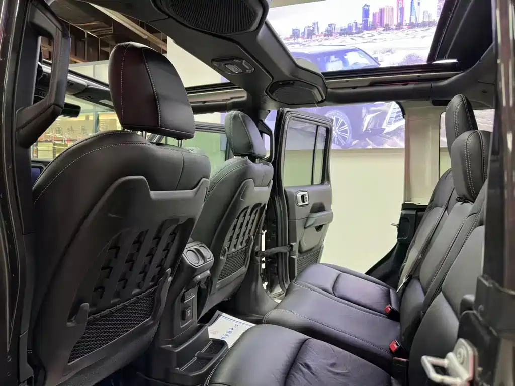 Jeep Jeep Wrangler 2019 2.0T Rubicon 4-Door Version国VI  Wait, I need to correct this. The "国VI" refers to China's emission standard (National VI), which isn't typically part of the international model name. The internationally accepted name would be:  Jeep Wrangler 2019 2.0T Rubicon 4-Door 2019 - thumbnail 24