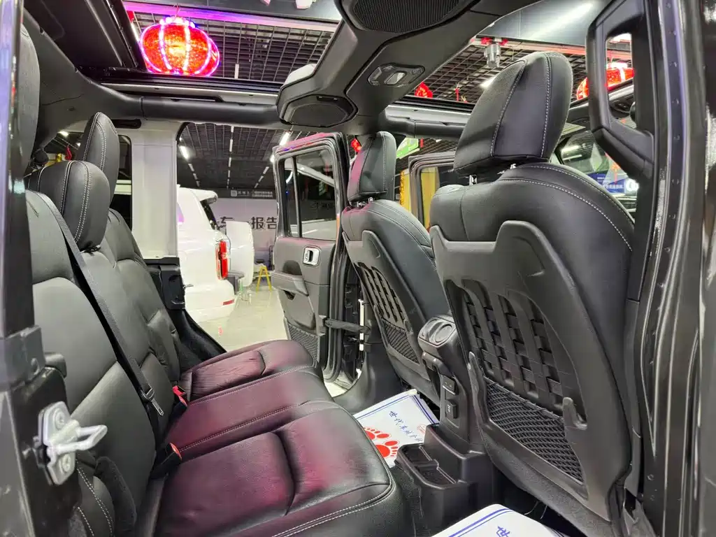 Jeep Jeep Wrangler 2019 2.0T Rubicon 4-Door Version国VI  Wait, I need to correct this. The "国VI" refers to China's emission standard (National VI), which isn't typically part of the international model name. The internationally accepted name would be:  Jeep Wrangler 2019 2.0T Rubicon 4-Door 2019 - thumbnail 26