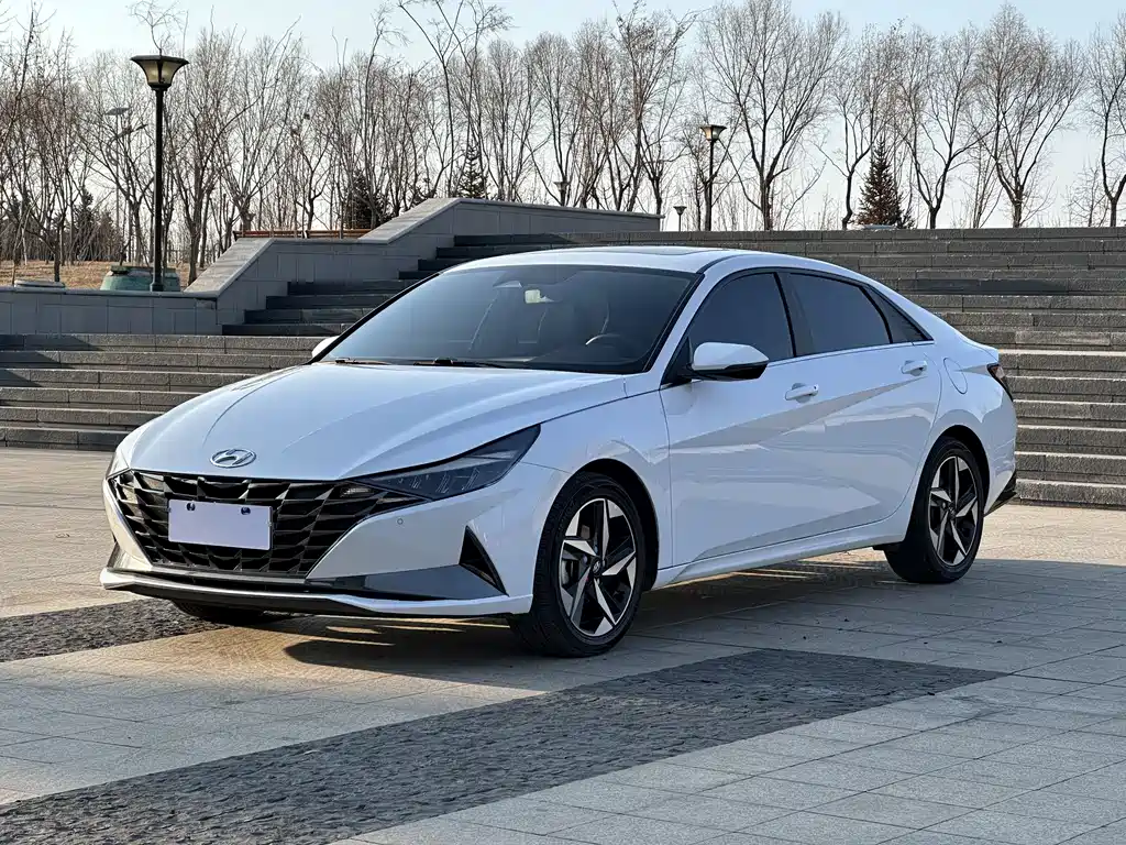 Hyundai Hyundai Elantra 2021 1.5L CVT LUX Premium Edition 2022