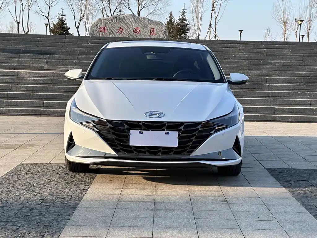 Hyundai Hyundai Elantra 2021 1.5L CVT LUX Premium Edition 2022 - thumbnail 2