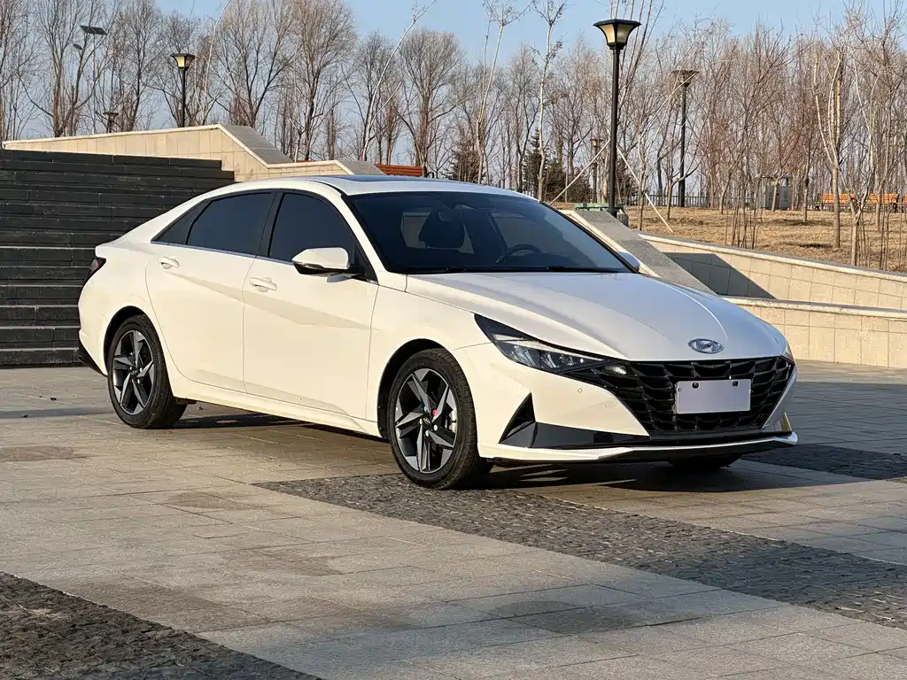 Hyundai Hyundai Elantra 2021 1.5L CVT LUX Premium Edition 2022 - thumbnail 3