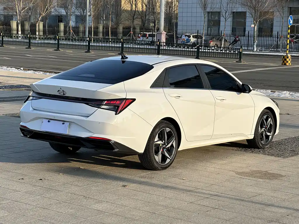 Hyundai Hyundai Elantra 2021 1.5L CVT LUX Premium Edition 2022 - thumbnail 4