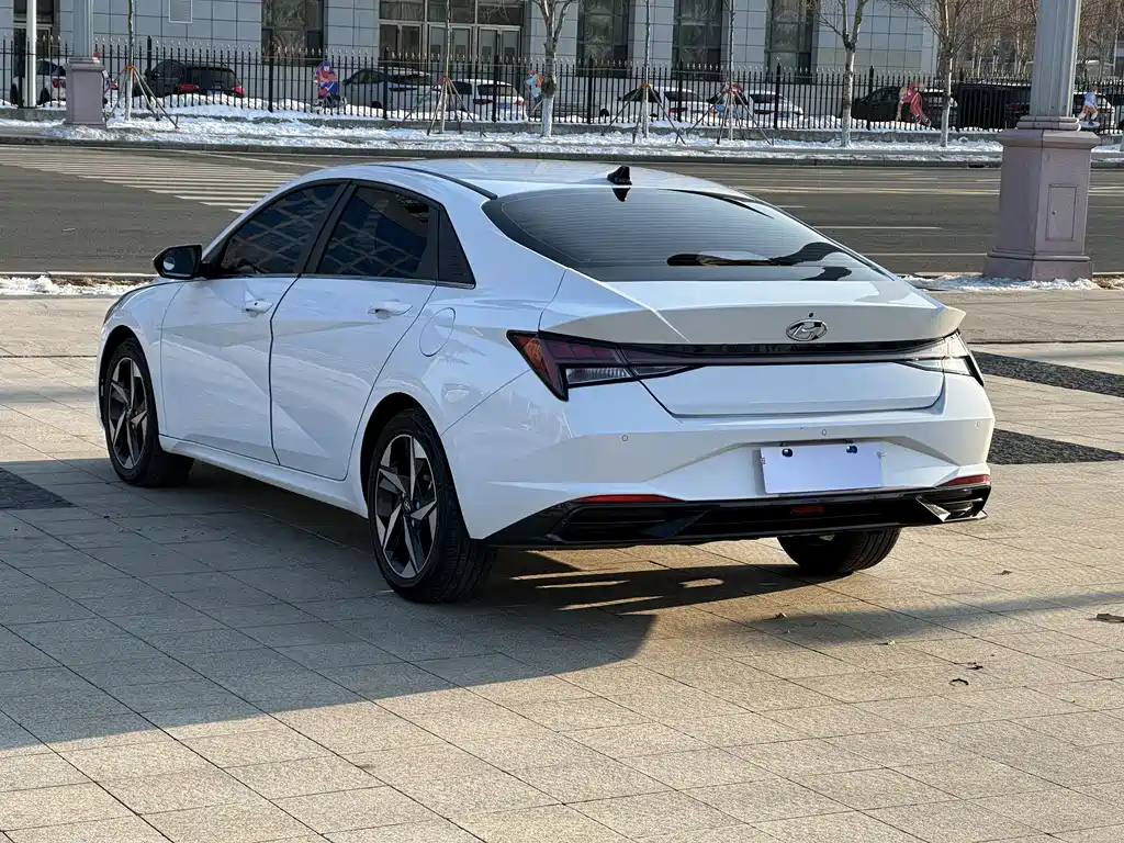 Hyundai Hyundai Elantra 2021 1.5L CVT LUX Premium Edition 2022 - thumbnail 6