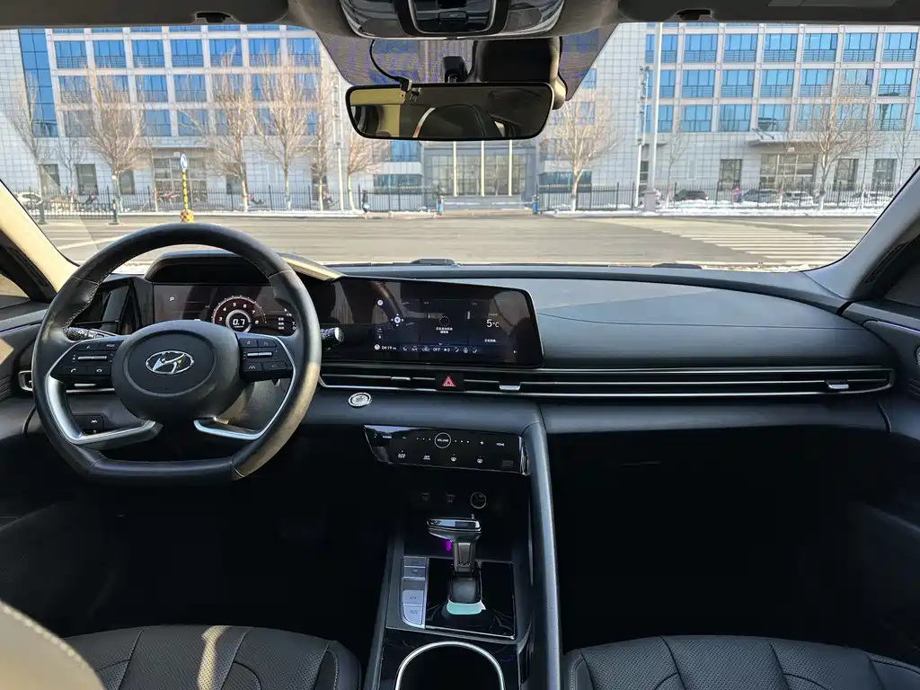 Hyundai Hyundai Elantra 2021 1.5L CVT LUX Premium Edition 2022 - thumbnail 10