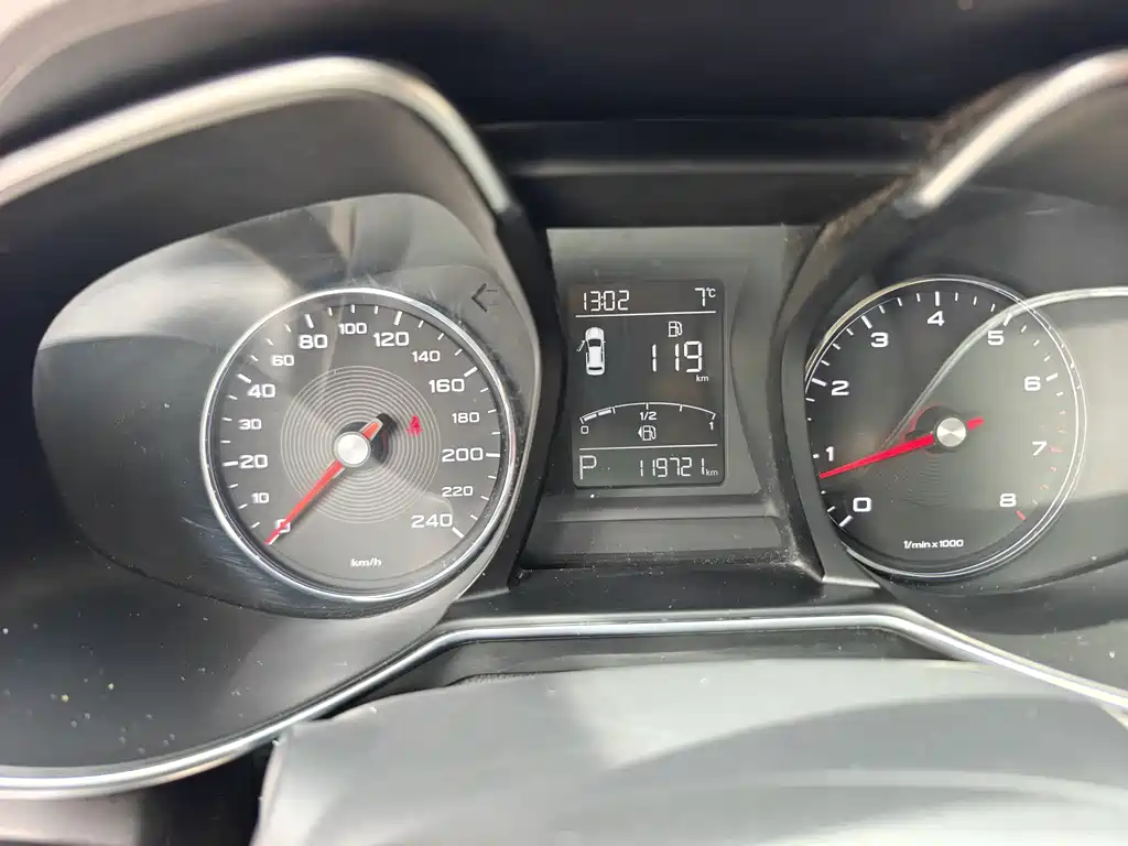 MG MG6 2017 20T Automatic Elite Intelligent Connectivity Edition国V MG6 2017 20T Automatic Elite Smart Connect Version V 2019 - thumbnail 5