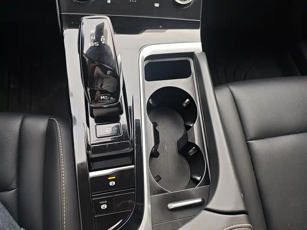 Bestune Bestune B70 2023 Model Year 3rd Generation 1.5T Automatic Enjoy 70th Anniversary Edition 2023 - thumbnail 9
