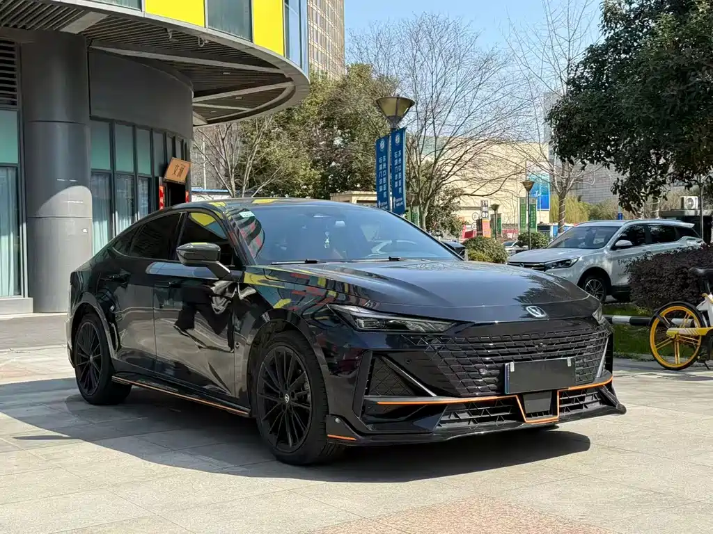 Changan Changan UNI-V 2023 1.5T Sport Edition 2024 - thumbnail 3