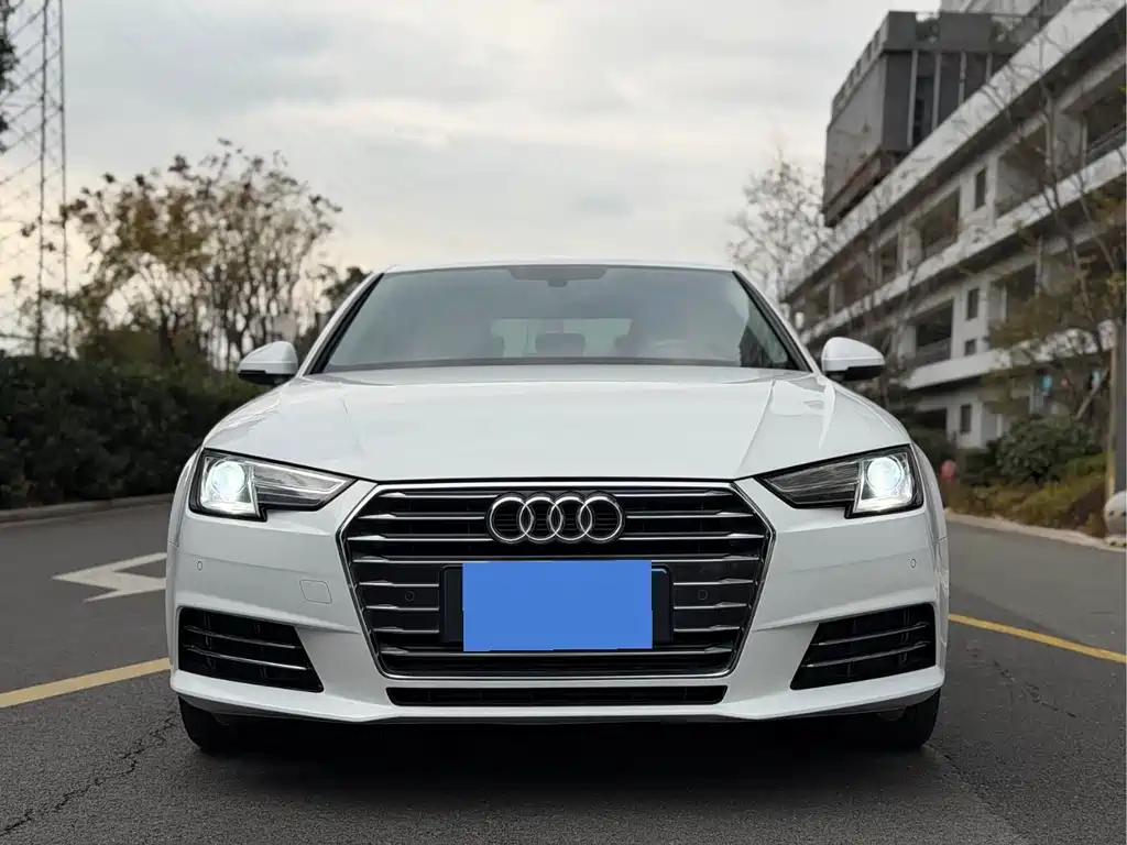 Audi Audi A4L 2018 30th Anniversary Edition 40 TFSI Progressive Model 2018 - thumbnail 2