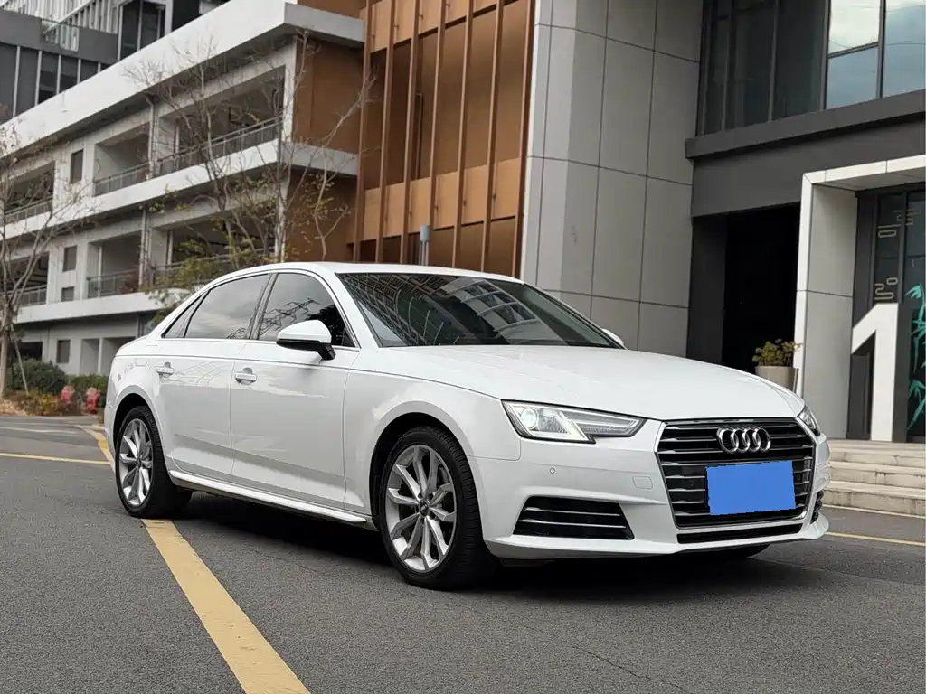 Audi Audi A4L 2018 30th Anniversary Edition 40 TFSI Progressive Model 2018 - thumbnail 3