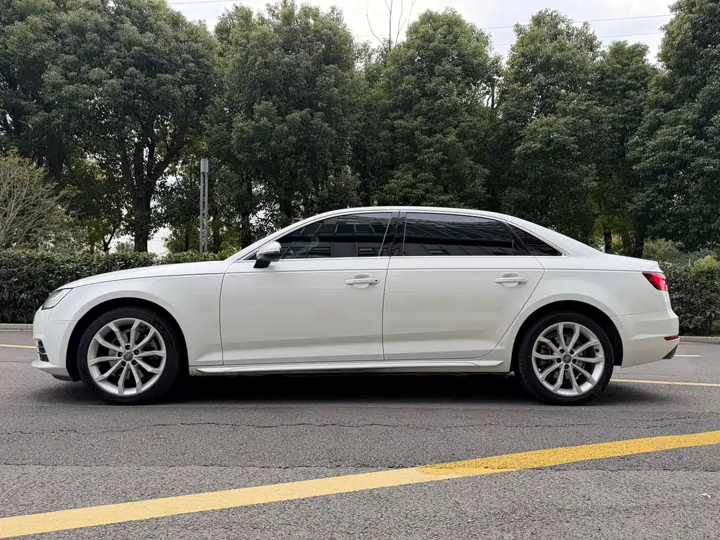 Audi Audi A4L 2018 30th Anniversary Edition 40 TFSI Progressive Model 2018 - thumbnail 9