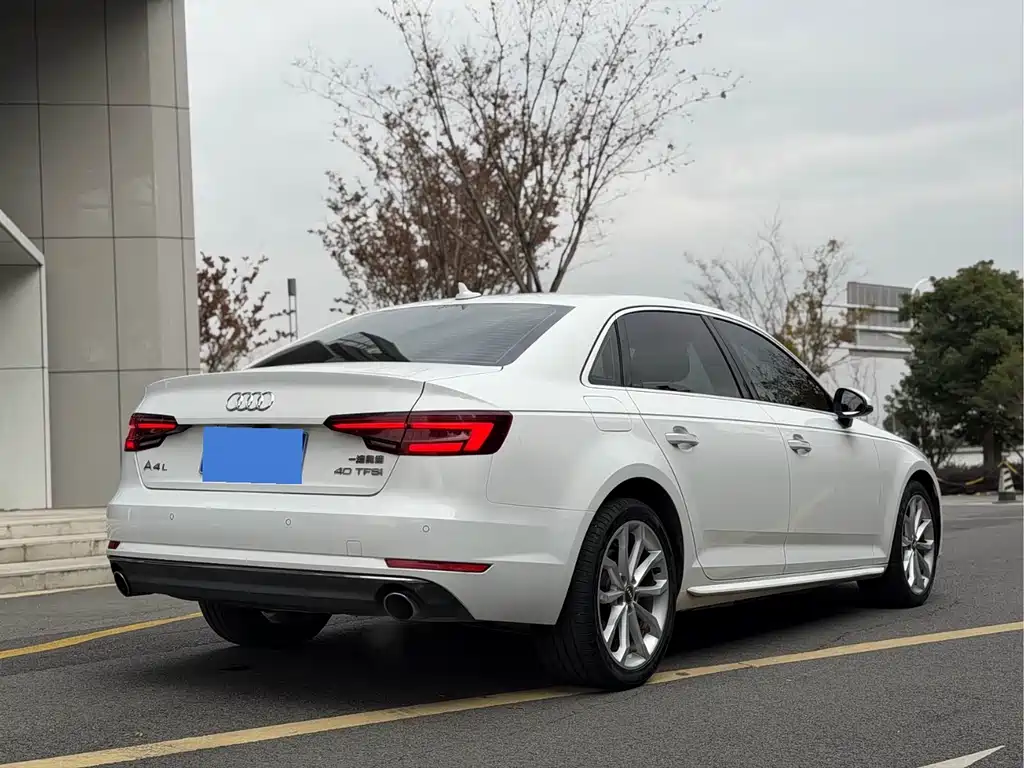 Audi Audi A4L 2018 30th Anniversary Edition 40 TFSI Progressive Model 2018 - thumbnail 10