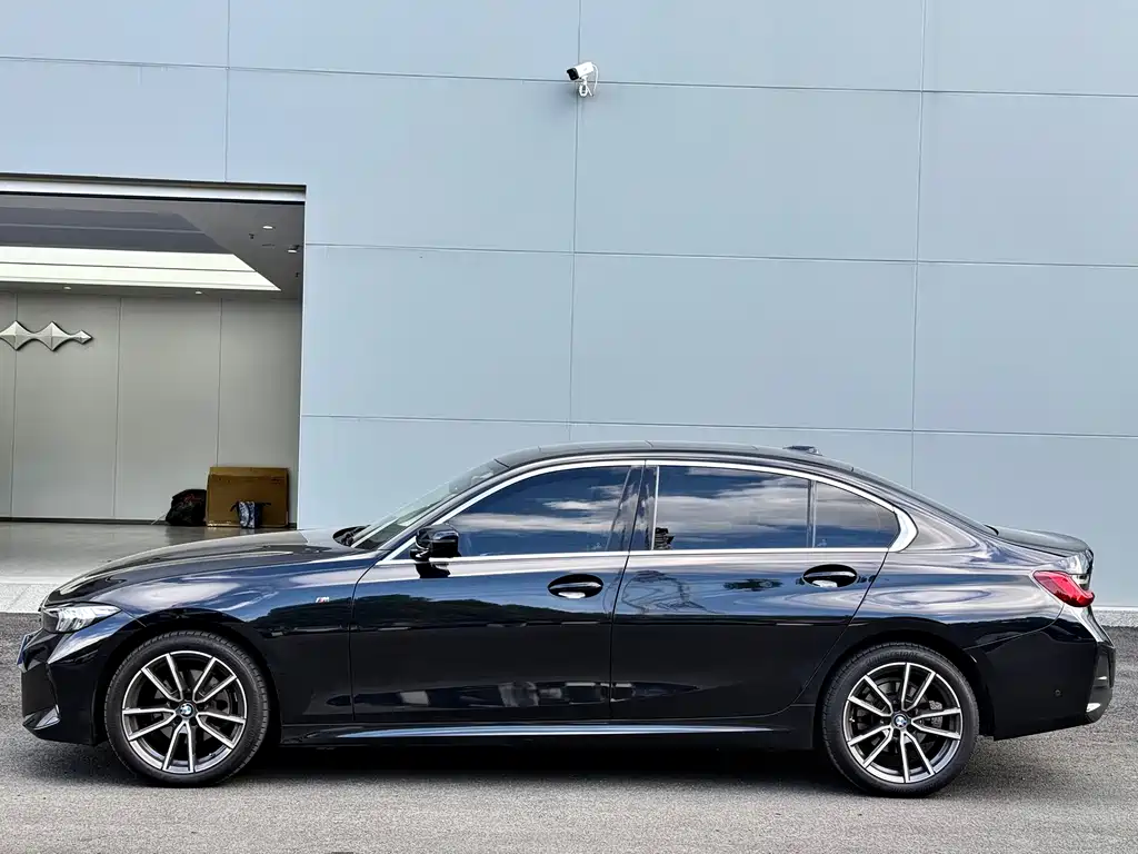 BMW BMW 3 Series 2023 325Li M Sport Shadow Night Package 2023 - thumbnail 4