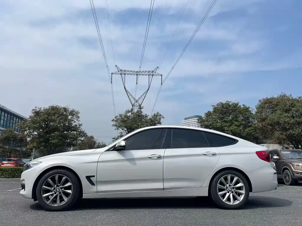 BMW BMW 3 Series GT 2018 320i Fashion Edition 2019 - thumbnail 2