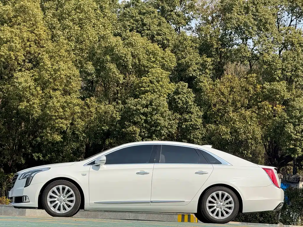 Cadillac Cadillac XTS 2018 28T Luxury 2019 - thumbnail 4