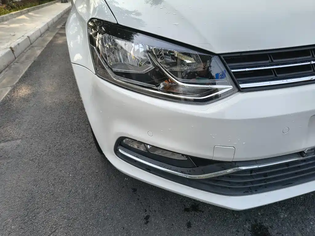 Volkswagen Volkswagen Polo 2016 1.6L Automatic Luxury Edition 2017 - thumbnail 4