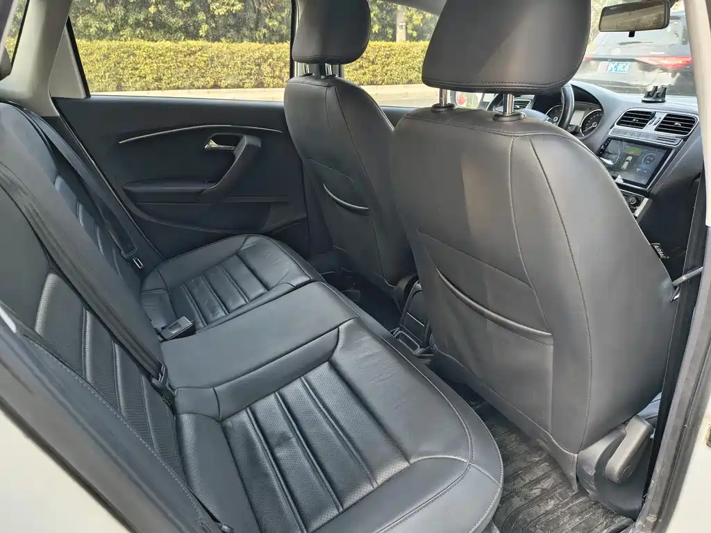 Volkswagen Volkswagen Polo 2016 1.6L Automatic Luxury Edition 2017 - thumbnail 15